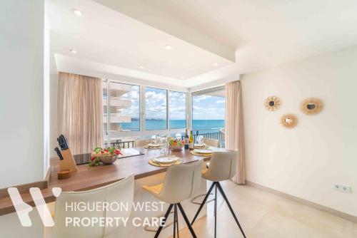 Casa Niza - 3-Bedroom Beachfront Apartment, Carvajal Beach, Fuengirola