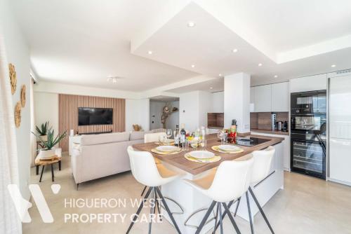 Casa Niza - 3-Bedroom Beachfront Apartment, Carvajal Beach, Fuengirola