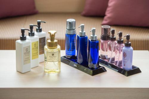 a group of bottles of perfume on a table at Izumigo Toba Dog Paradise Hotel in Toba