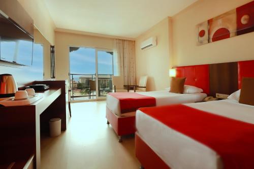 Postel nebo postele na pokoji v ubytování Side Kum Hotel