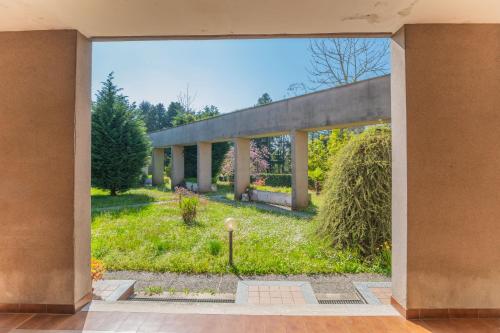 an external view of a house with a garden at Casa Margherita tra charme e verde in Casorate Sempione