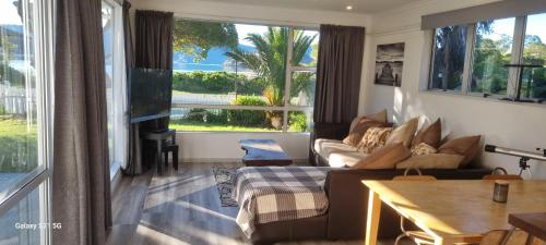 Χώρος καθιστικού στο Beach Front Paradise