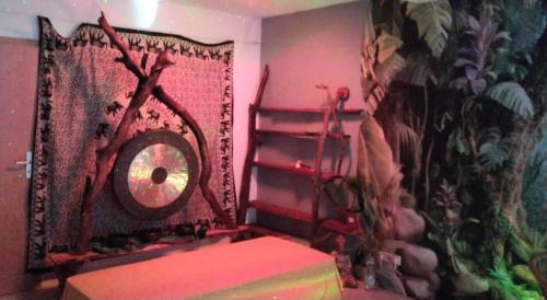 a room with a shelf and a mirror at Ferienwohnung Sophienhof in Loitz