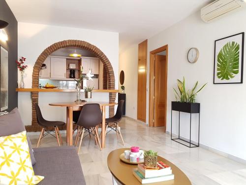 Peaceful 1BR Getaway - Walk to Beach and Train