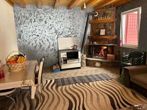 Gallery image of Traditionelles Ferienhaus in Nordmazedonien auf 1800 m Höhe in Ložani