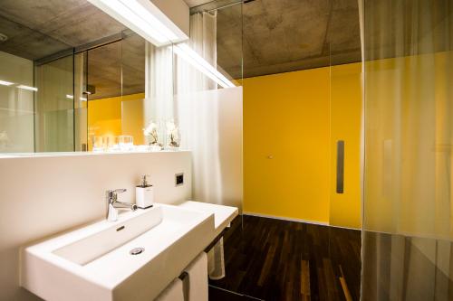 
Ein Badezimmer in der Unterkunft HOTEL APART - Welcoming l Urban Feel l Design
