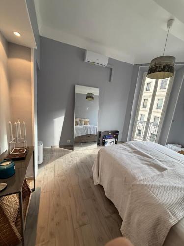 Foch 1 - Luminous apartment in city center w balcony