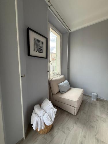Foch 1 - Luminous apartment in city center w balcony