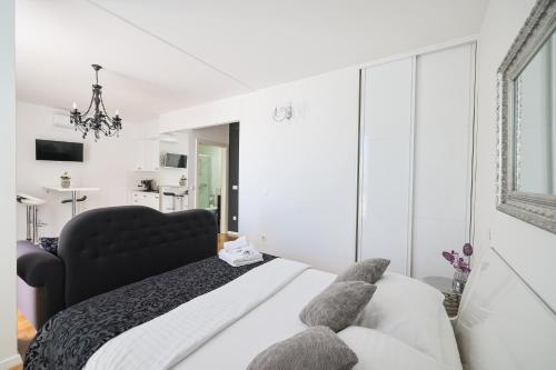 Postel nebo postele na pokoji v ubytování Tinel Superior Residence