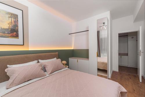 a bedroom with a bed with a painting on the wall at Hubix Suites - City of Mara in Timişoara
