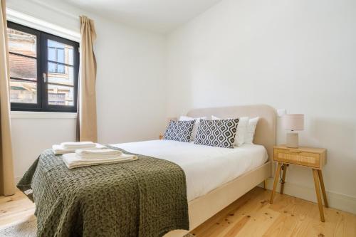 Art Deco 11 Luxury 2BR Apartment Downtown Metro AC