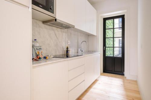 Art Deco 11 Luxury 2BR Apartment Downtown Metro AC