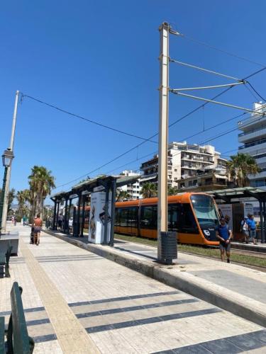 Cozy lower ground floor apartment by Sea and Tram
