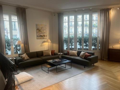 GuestReady - Luxurious Charm near Arc de Triomphe