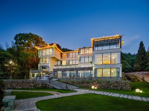 Serenity Valley - Zhangjiajie National Forest Park