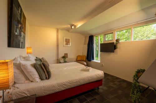 Ein Bett oder Betten in einem Zimmer der Unterkunft Pean-buiten Weidum
