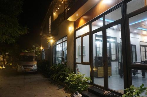 a truck parked outside of a building at night at Tony Villa Homestay Ba Vì in Ba Vì