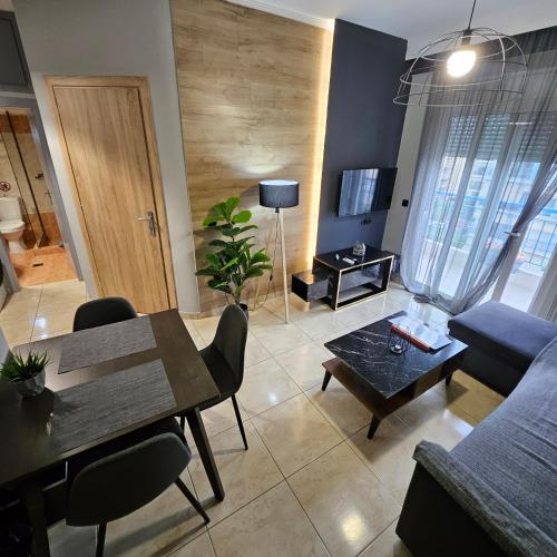Μια τηλεόραση ή/και κέντρο ψυχαγωγίας στο Central1ModernApartmentFreeParking