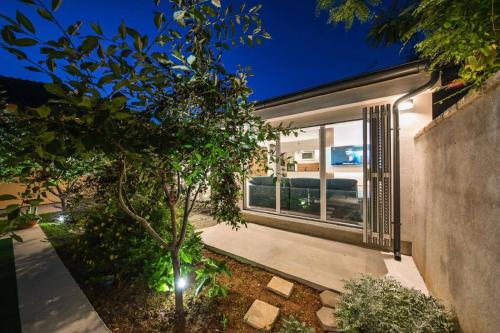 Holiday Home Nikolina with jacuzzi