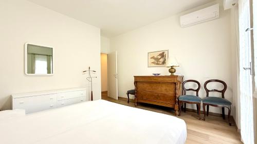 Postel nebo postele na pokoji v ubytování Senigallia, ampio trilocale con terrazzo - SE061