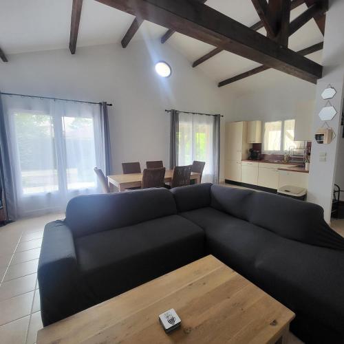 Χώρος καθιστικού στο 2025 Reno 2-Bed Escape w pool Min to GolfCources