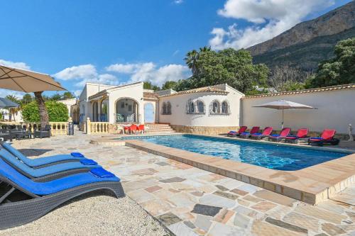 Ker Blanc by Aguilarent