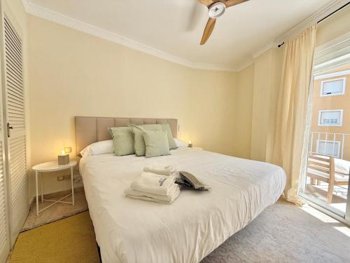 Postel nebo postele na pokoji v ubytování Marbella del Mar IV Beach Marbella Center - EaW Homes