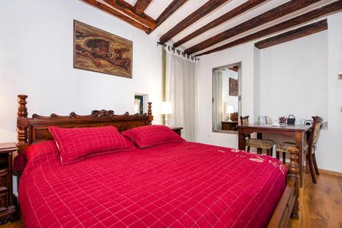 Classic-Style Studio Oscar II