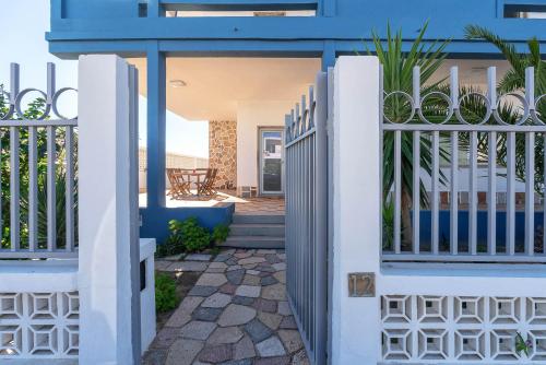Το κτήριο όπου στεγάζεται  το δωμάτιο σε οικογενειακή κατοικία