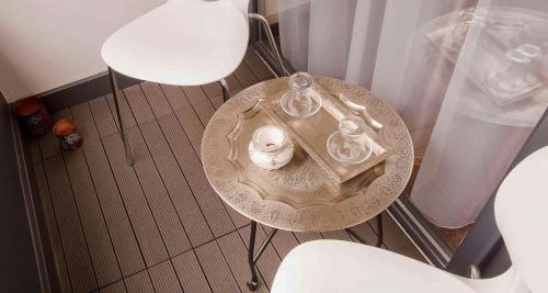 an overhead view of a table and two white chairs at PLAZA INN stays design Dortmund in Dortmund