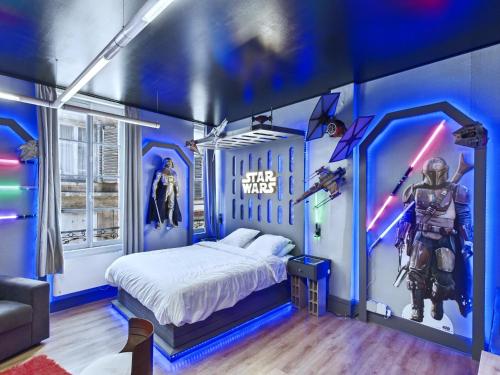a bedroom with a star wars themed bedroom at Star Wars - Faucon Millenium in Troyes