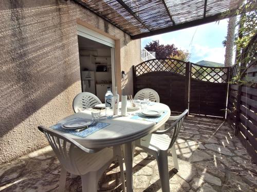 SAINT-FLORENT 2 Pièces terrasse piscine FLO300-J07