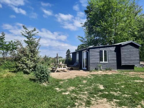 Saint-Didier-sur-ArrouxにあるChalet l 'Hirondelle Le Petit Montperrouxのギャラリーの写真