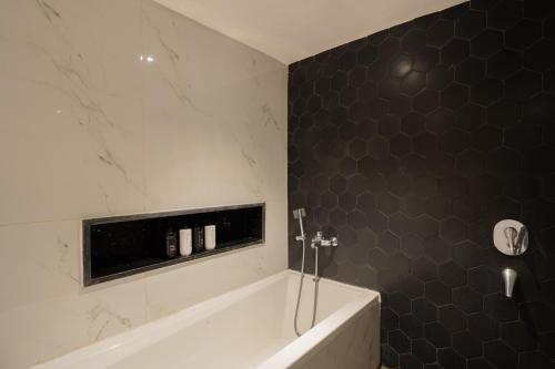 Bagno di Alaya Stays Gracias Retreat near Ashvem Beach 3 minutes Walk From The Beach