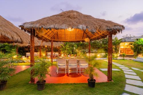 Giardino di Alaya Stays Gracias Retreat near Ashvem Beach 3 minutes Walk From The Beach