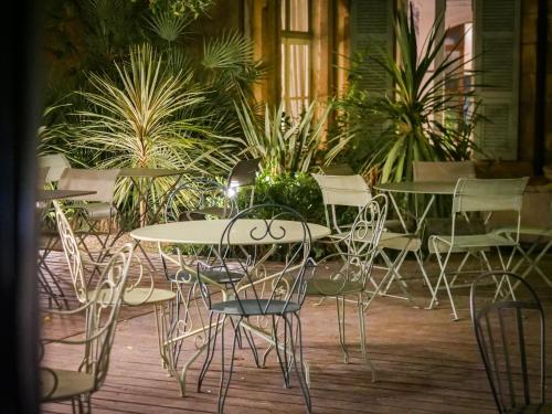 a table and chairs in a patio with plants at Hôtel Maison Montgrand - Vieux Port in Marseille