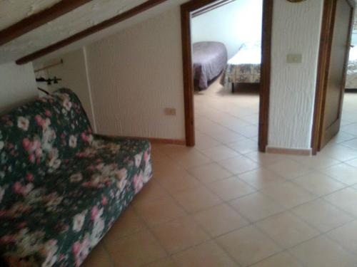 Un ou plusieurs lits dans un hébergement de l'établissement Santa Teresa mansarda parking centro