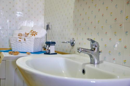 Ένα μπάνιο στο Residence La Perla - Ambra