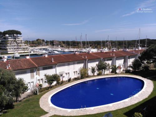 Swimmingpoolen hos eller tæt på A&A Brothers Boutique -The Suites Apartments-