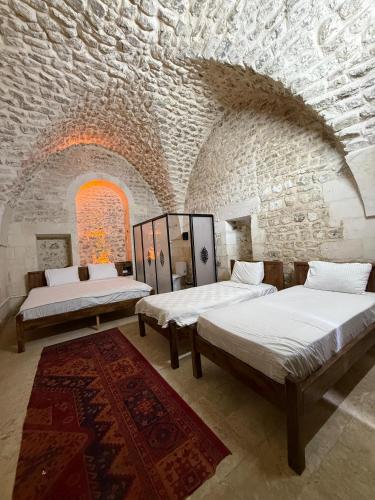 Ένα ή περισσότερα κρεβάτια σε δωμάτιο στο Taştepeler Konak