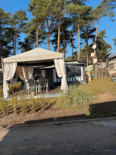 a tent with a table and chairs in a yard at La Pura Vida - Glamping in Brandenburg an der Havel