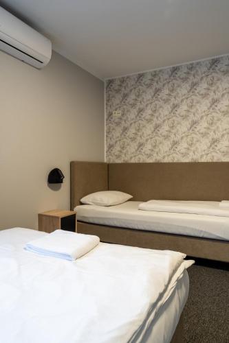 a room with two beds in a room at Noclegi Stop and Sleep Zgorzelec in Zgorzelec