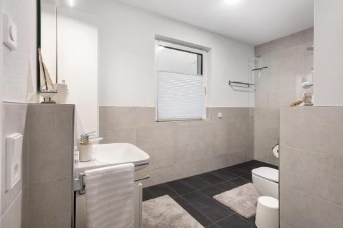 Ένα μπάνιο στο Ferienwohnung Panoramablick