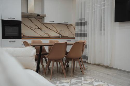 Η κουζίνα ή μικρή κουζίνα στο Ezlin House -quattro passi dal mare