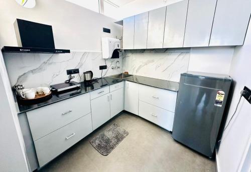 Kuchyň nebo kuchyňský kout v ubytování Panorama of Bliss -2BHK Duplex