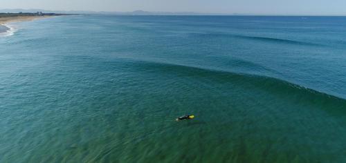 an aerial view of a wave in the ocean at Dune Lodge 2- Capbreton Hossegor - in Capbreton