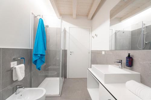 Bilik mandi di Aa Imbarcadero apartments