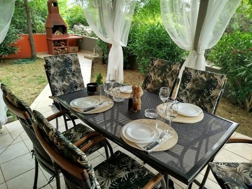 Κήπος έξω από το Apartman Kaya