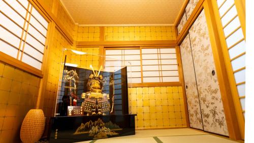 a room with a mirror and a statue in a room at KAMON relaxing, Japanese spacious room in Osaka