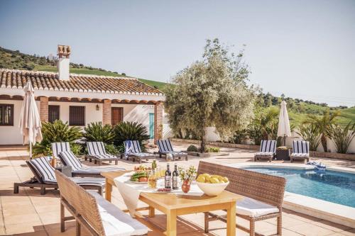 Cortijo Cantares by Rosas Cantares